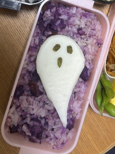 ハロウィンのサツマイモごはん